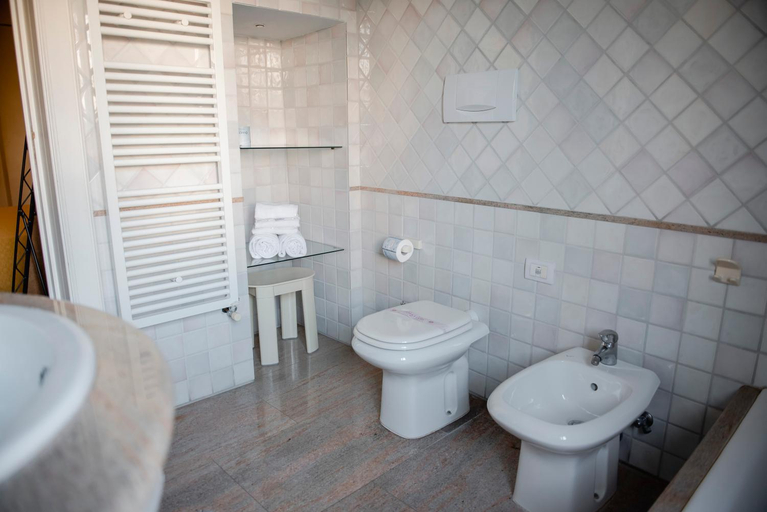 Bathroom 4, Hotel Palazzo Baldi, Lecce