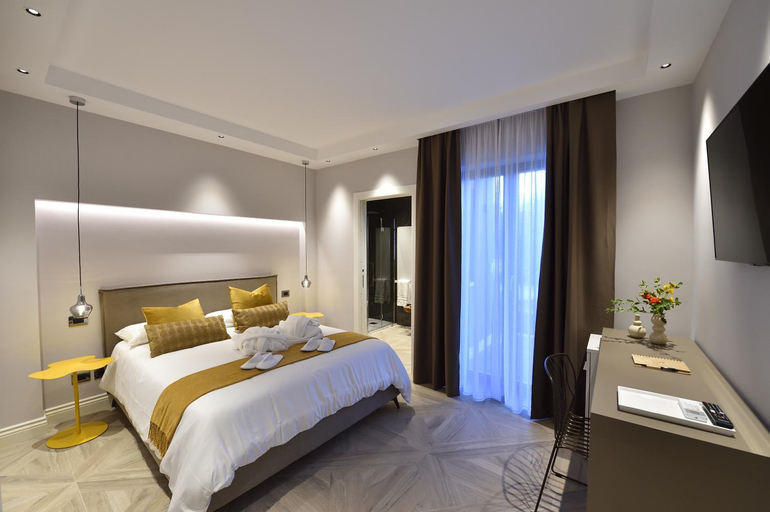 Bedroom 3, LA DEPENDANCE, Latina