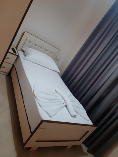 Bedroom 2, R HOTEL, Skraparit