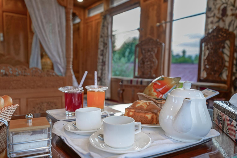 Food & Drinks 5, WelcomHeritage Gurkha Houseboat, Srinagar