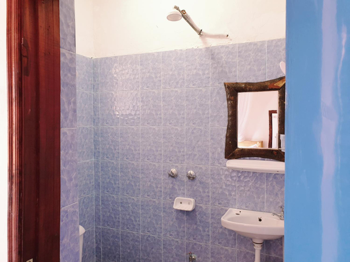 Bathroom 3, Merinja Guesthouse, Naivasha