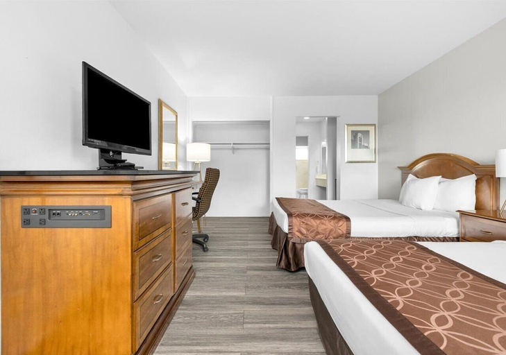 Bedroom 3, Motel 6 San Francisco, CA – Great Highway, San Francisco