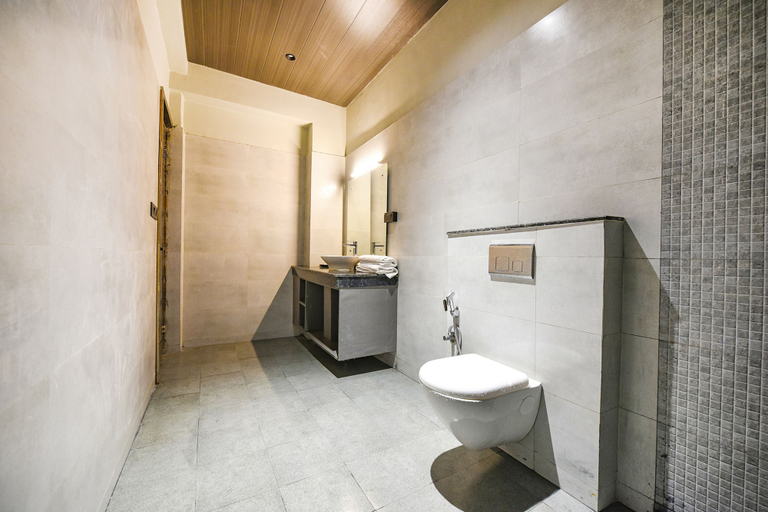 Bathroom, Fabhotel Naina Residency, Dehradun