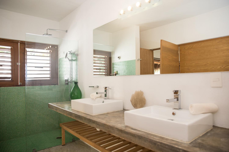 Bathroom 14