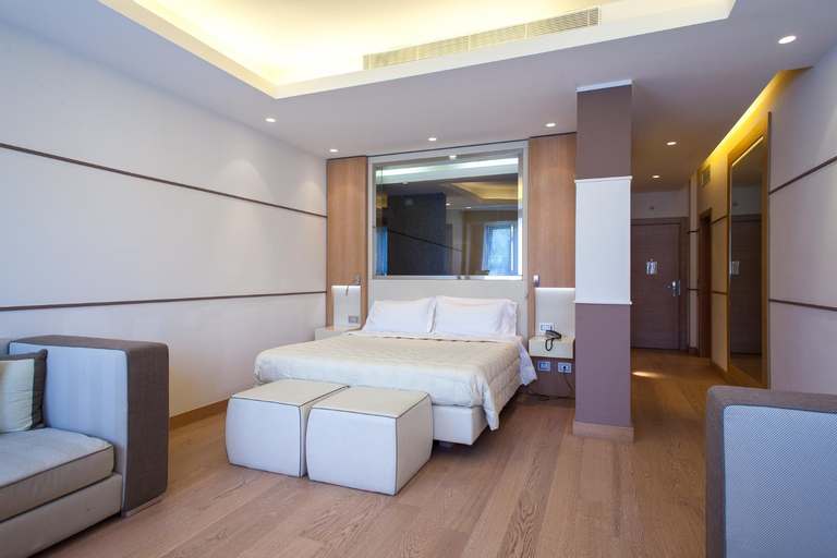 Bedroom 4, Marina Place, Genova