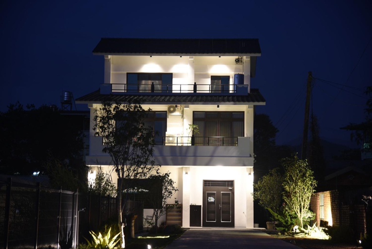 Exterior 13