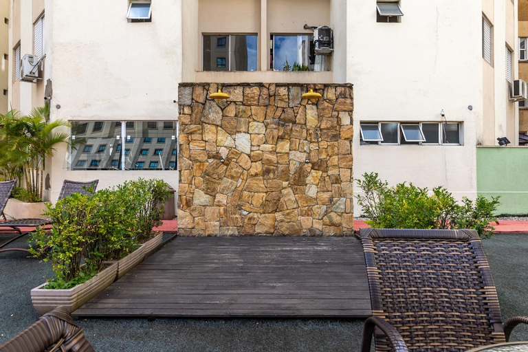 Exterior 15