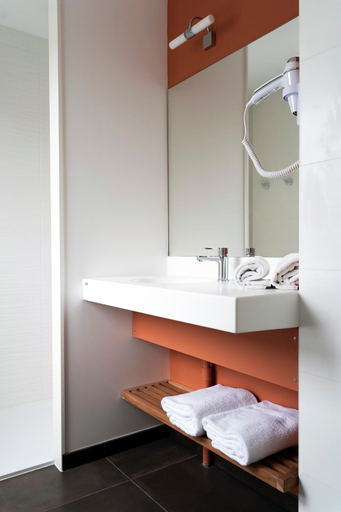 Bathroom 5, Hôtel Le 25, Gironde