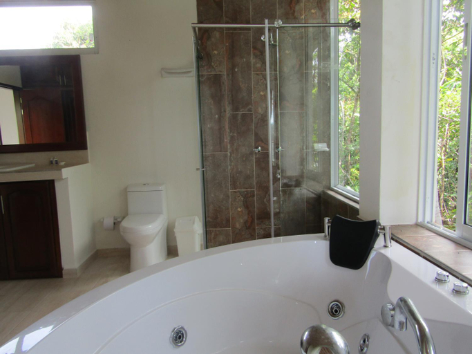 Bathroom 3, La Manigua Hostal, Buenaventura