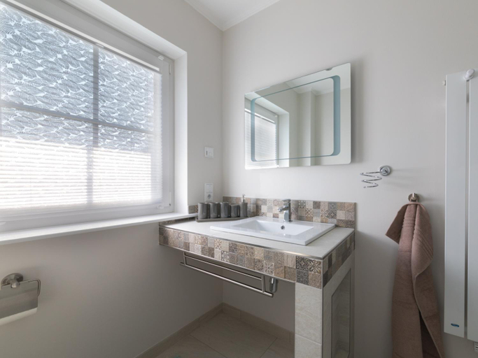 Bathroom 2, Casa sul Lago Modern retreat, Potsdam-Mittelmark