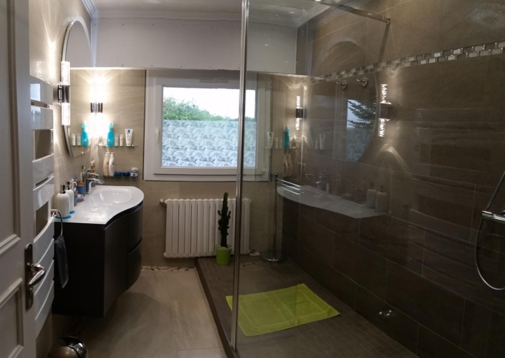 Others 3, TiNat chambre avec grand jardin, parking gratuit, Finistère