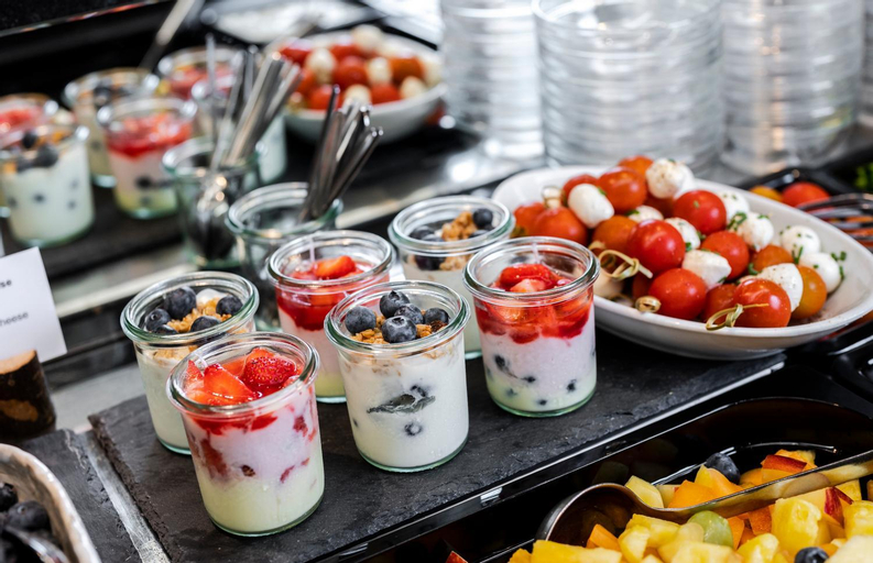 Food & Drinks 9