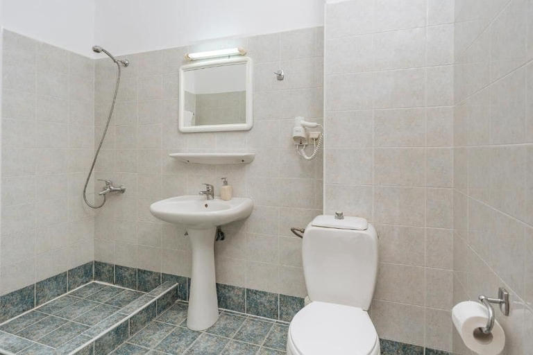 Others 3, Hotel Galaxias, Central Macedonia