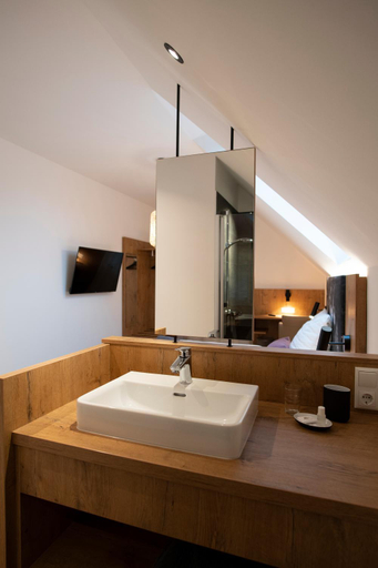 Bathroom 3, Martins Hotel, Schweinfurt