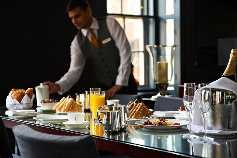 Food & Drinks 5, Grosvenor House Suites, London