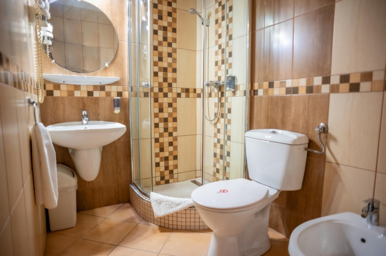 Bathroom 4, Manzard Panzio, Budapesti