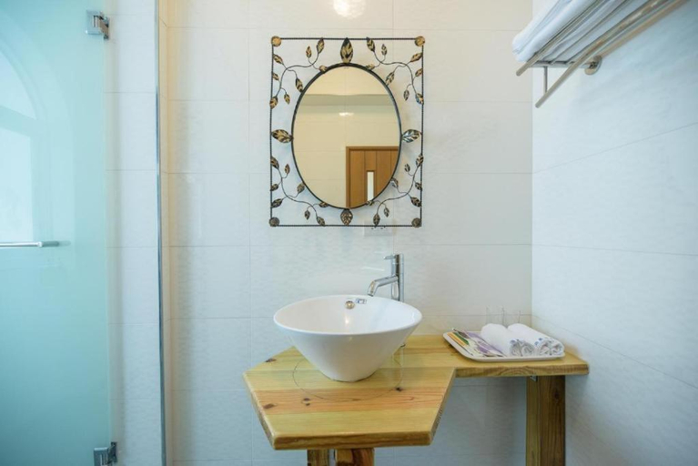 Bathroom 3, Island Arch Homestay, Penghu
