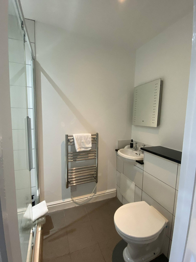 Bathroom 4, Cadgwith Cove Inn, Cornwall