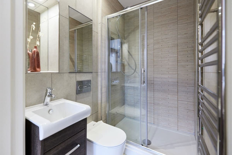 Bathroom 3, The Wembley Hideaway - Bright 2bdr Flat, London
