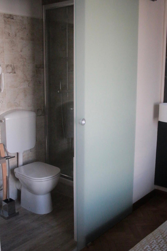 Bathroom 2, Domus Victoria, Genova