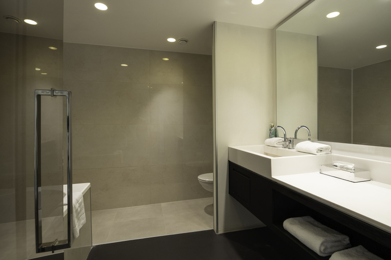 Bathroom 5, B-aparthotel Regent, Bruxelles
