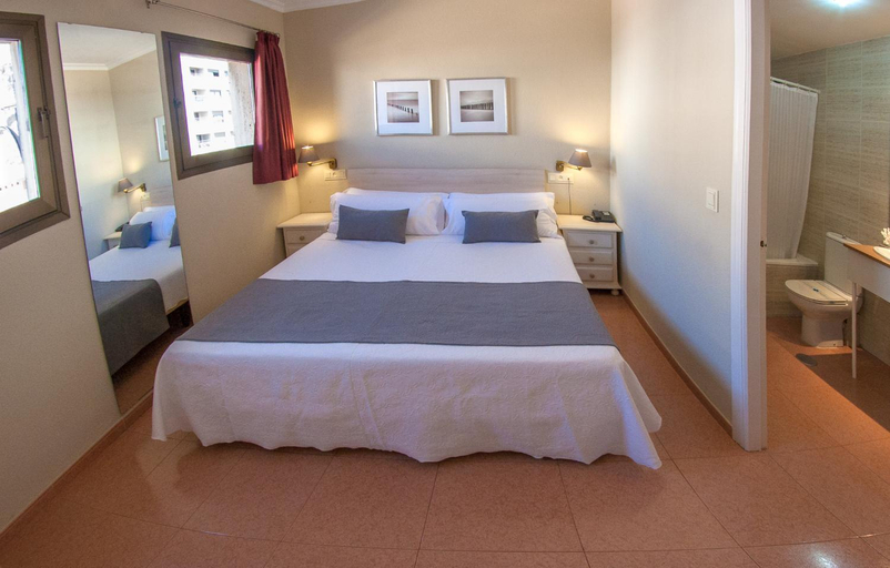 Bedroom 3, Apartahotel Aguadulce, Almería