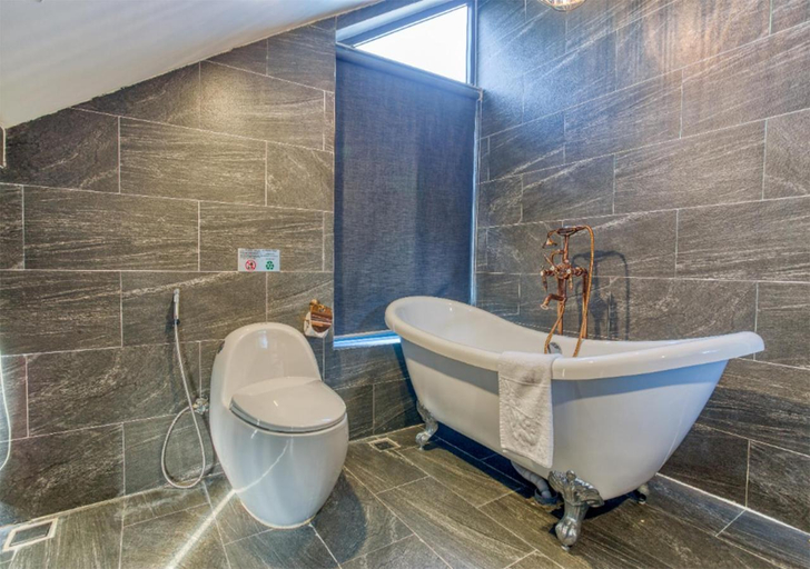Bathroom 5, Sea'lavie Boutique Resort and Spa, Da Nang