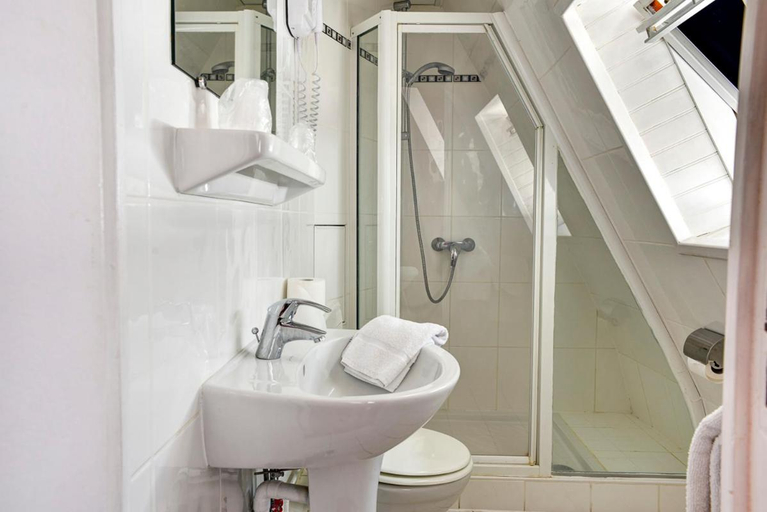 Bathroom 4, Hotel Paris Nord, Paris