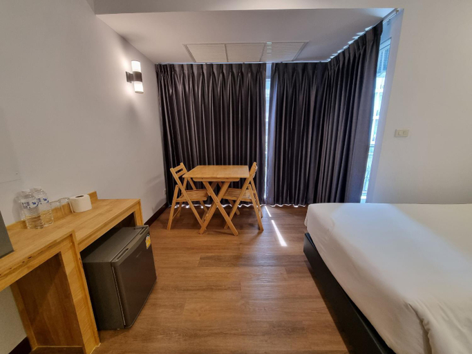 Bedroom 3, The Key Point Hotel, Din Dang