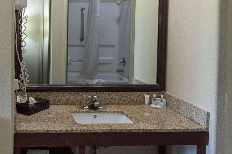 Bathroom 4, Comfort Inn North - Air Force Academy Area, El Paso