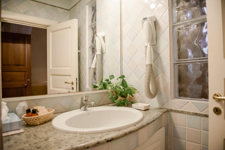 Bathroom 4, Hotel Palazzo Baldi, Lecce