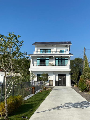 Exterior 14