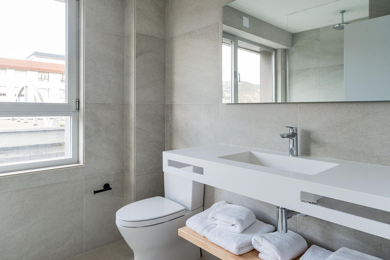 Bathroom 3, Hotel Distrito Oeste, Guipúzcoa