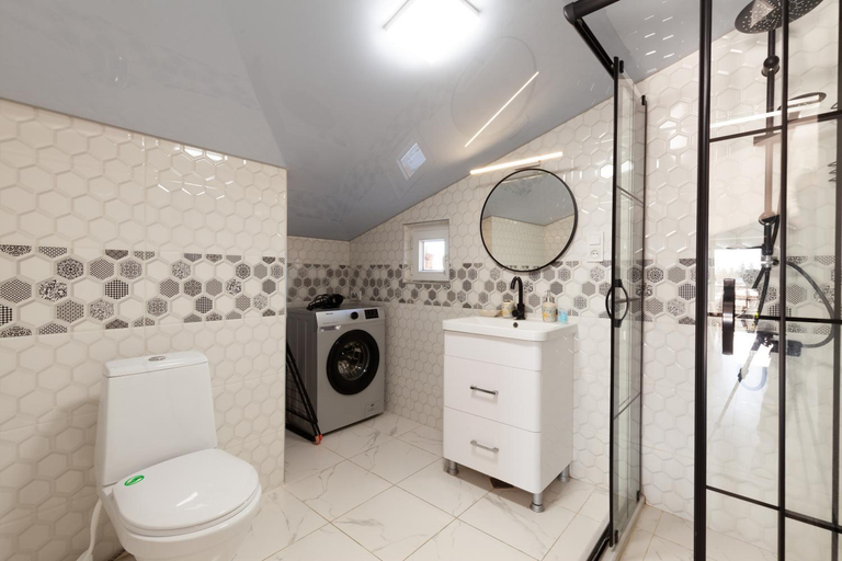 Bathroom 3, Stepin Garden, Kutaisi