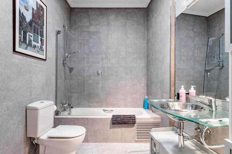 Bathroom 5, Arenal Adagio Apartment, Madrid