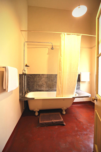 Bathroom 3, Bandarawela Hotel, Bandarawela