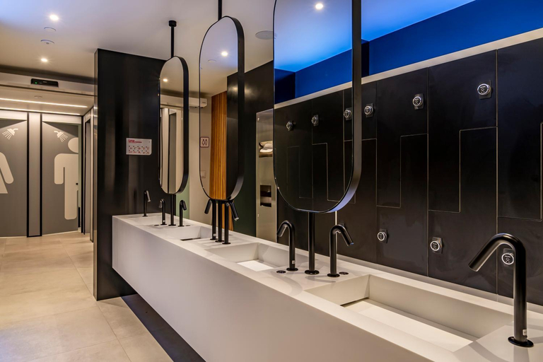 Bathroom 4, YOTEL Porto, Porto