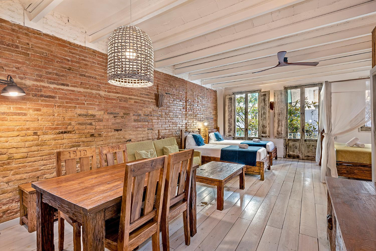 Food & Drinks, La Bodega Suites, Barcelona