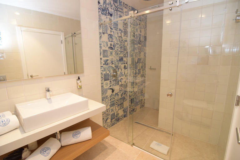 Bathroom 5, Hotel Florescente, Lisbon