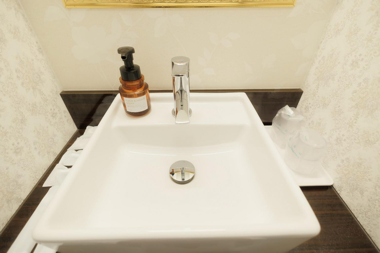 Bathroom 8