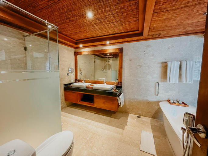Bathroom 13
