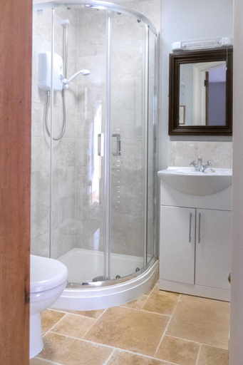 Bathroom, The Rear of the Plough,Everdon., Northamptonshire