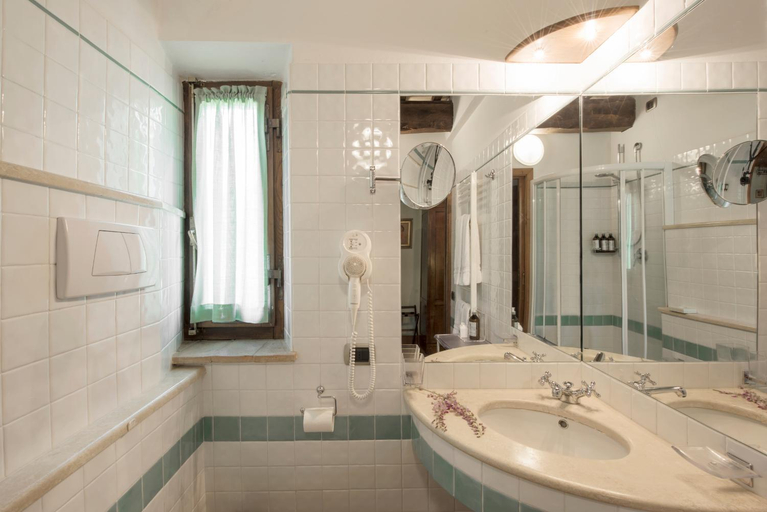 Bathroom 4, Osteria Dell'Orcia Relais, Siena