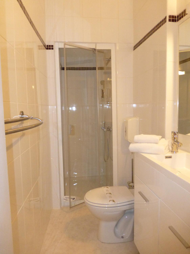 Bathroom 3, Trianon, Allier