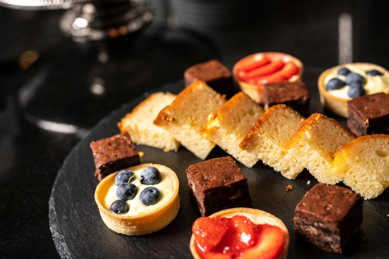 Food & Drinks 11