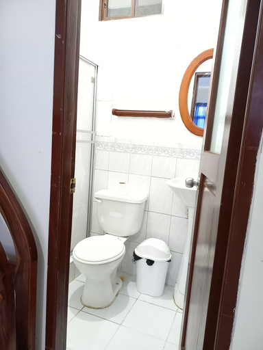 Bathroom 5, Montañita, Santa Elena
