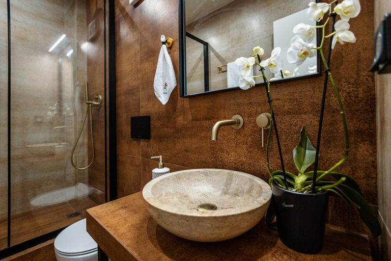 Bathroom 2, Triple A - Between 3 Squares - Monastiraki & Syntagma & Psiry - FREE Parking!, Attica