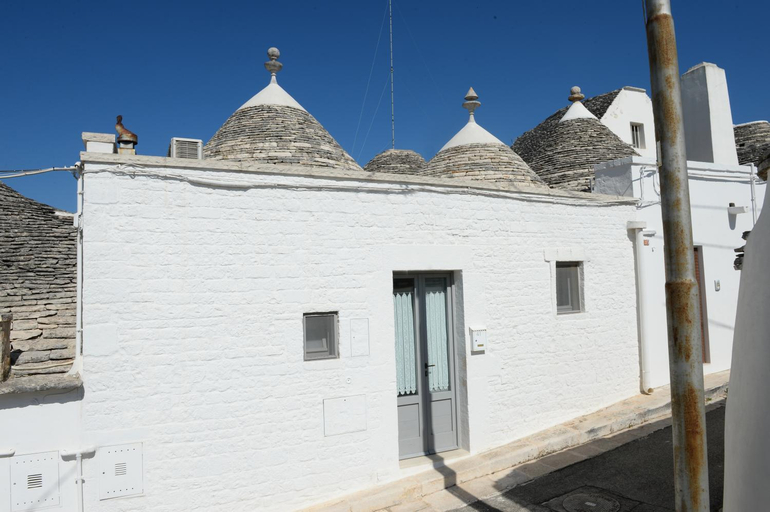 Others 2, Trullo A Casedd, Bari