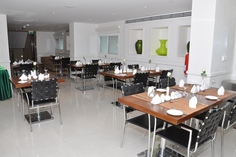 Food & Drinks 5, Phoenix Plaza Hotel Apartments, Abu Dhabi City
