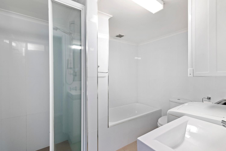 Bathroom 3, Beachcomber Resort Surfers Paradise, Gold Coast